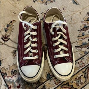 Maroon Burgundy Chuck Taylor Converse sz 6.5